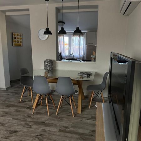 Private Modern Apartment Nea Roda Exterior photo