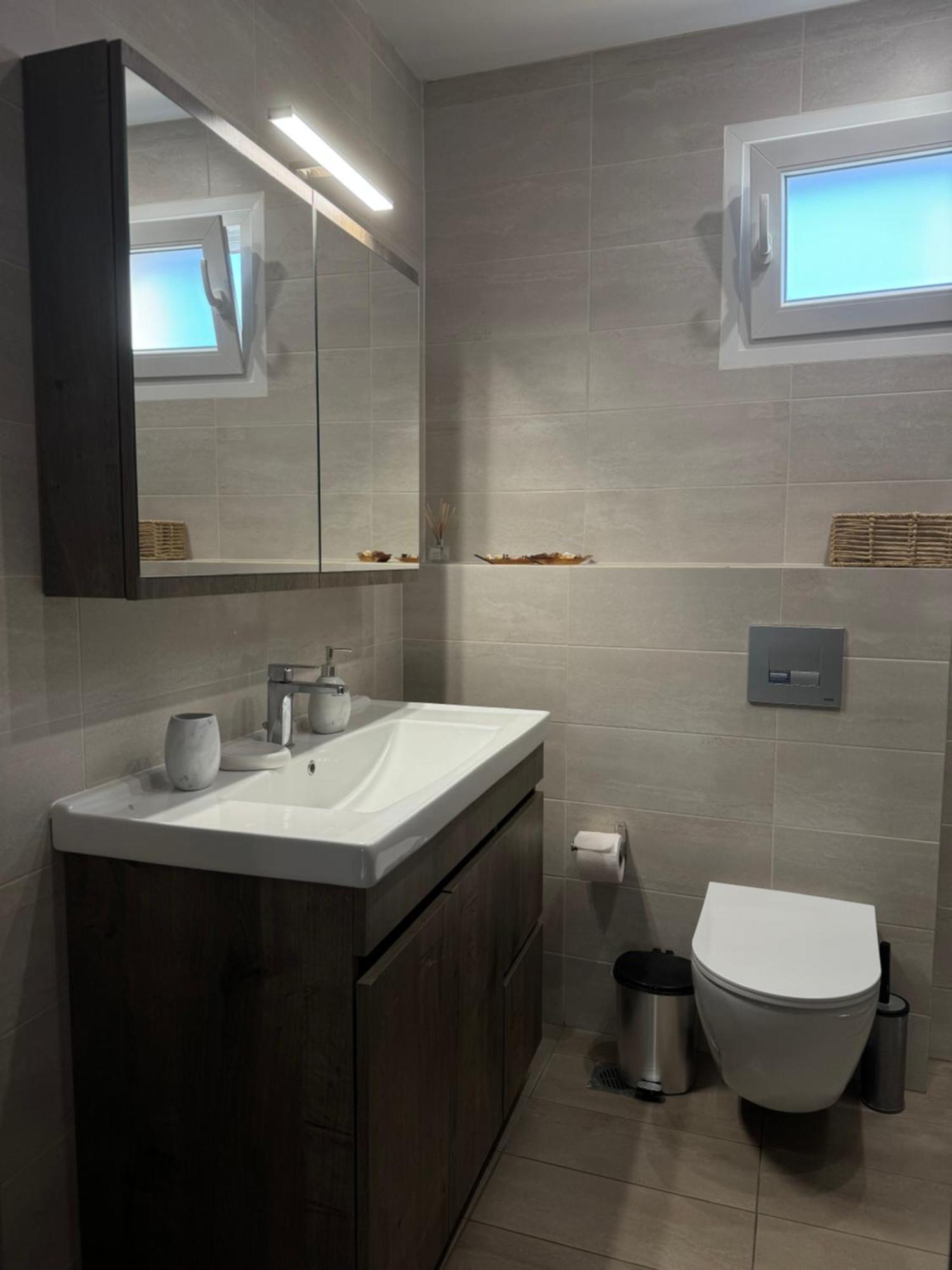 Private Modern Apartment Nea Roda Exterior photo